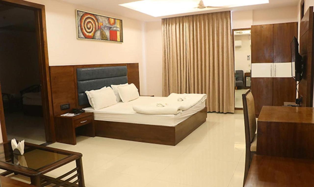 Fabhotel Mid Town Grand Panchkula Eksteriør billede