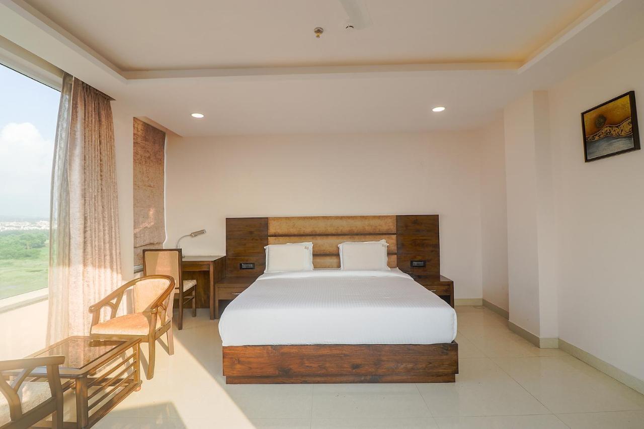 Fabhotel Mid Town Grand Panchkula Eksteriør billede
