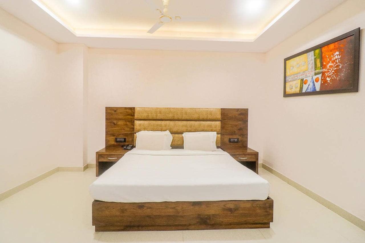 Fabhotel Mid Town Grand Panchkula Eksteriør billede