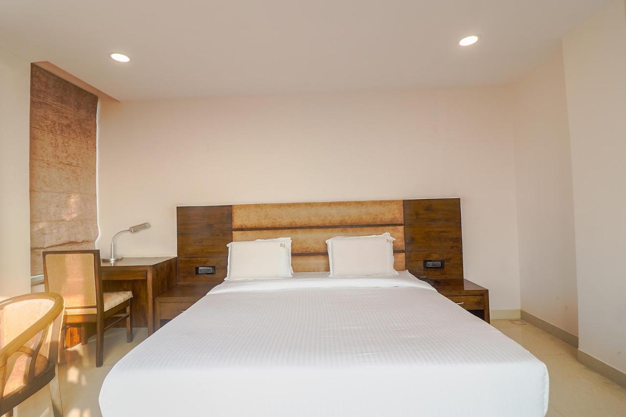Fabhotel Mid Town Grand Panchkula Eksteriør billede