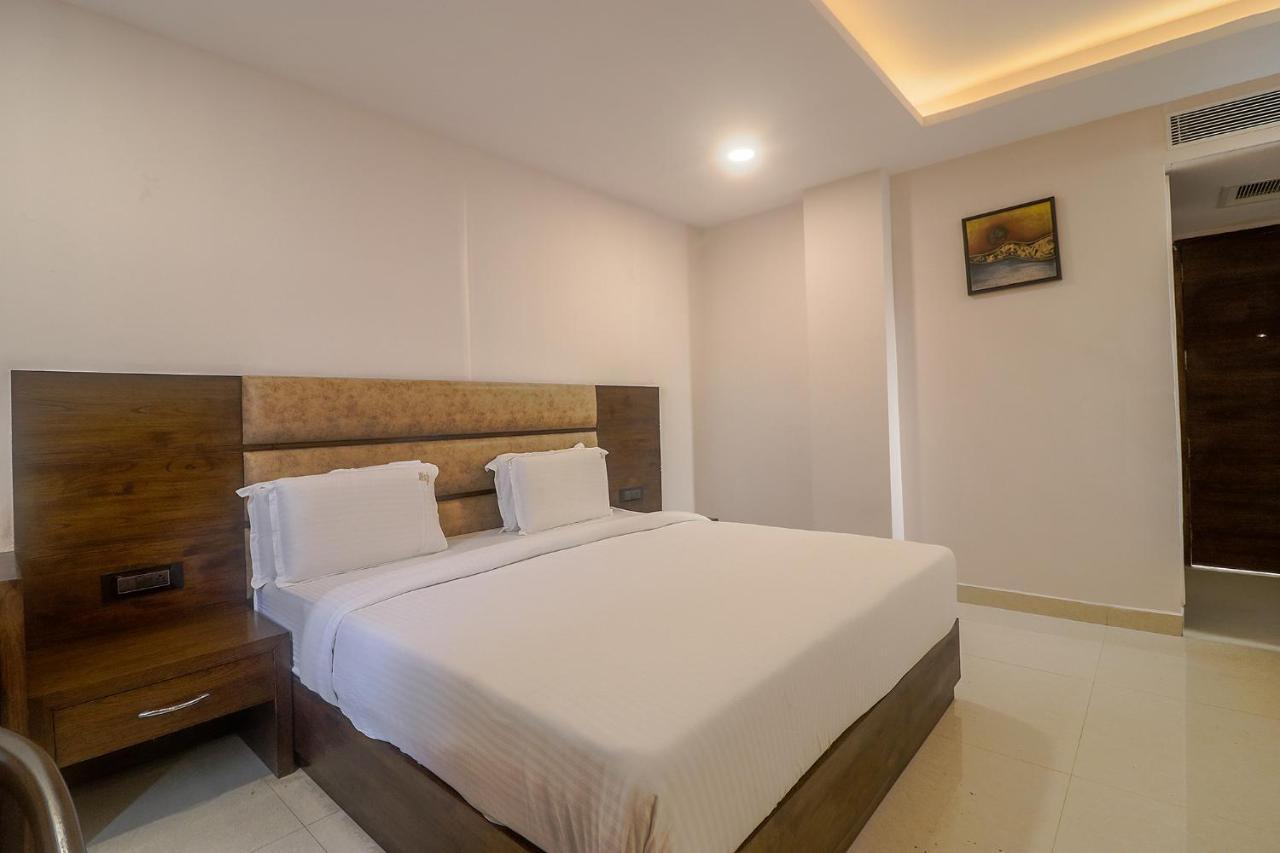 Fabhotel Mid Town Grand Panchkula Eksteriør billede