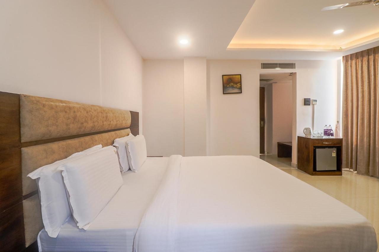 Fabhotel Mid Town Grand Panchkula Eksteriør billede