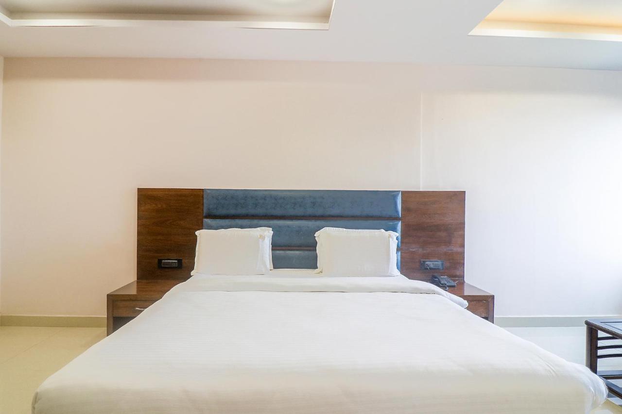 Fabhotel Mid Town Grand Panchkula Eksteriør billede
