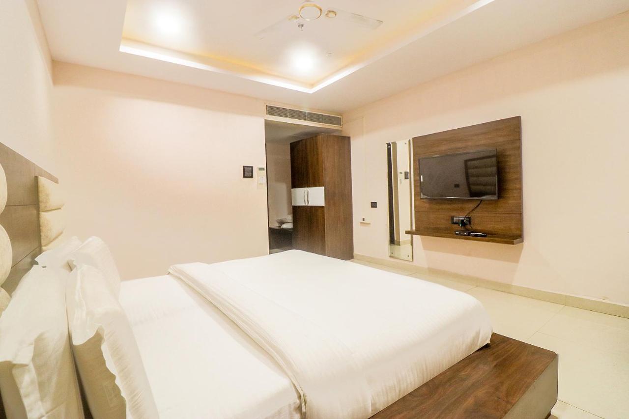 Fabhotel Mid Town Grand Panchkula Eksteriør billede