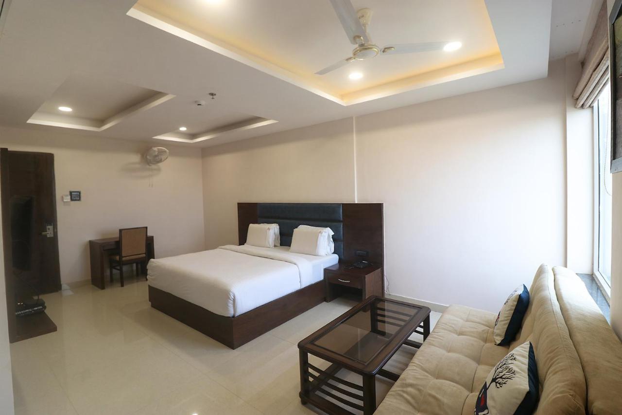 Fabhotel Mid Town Grand Panchkula Eksteriør billede