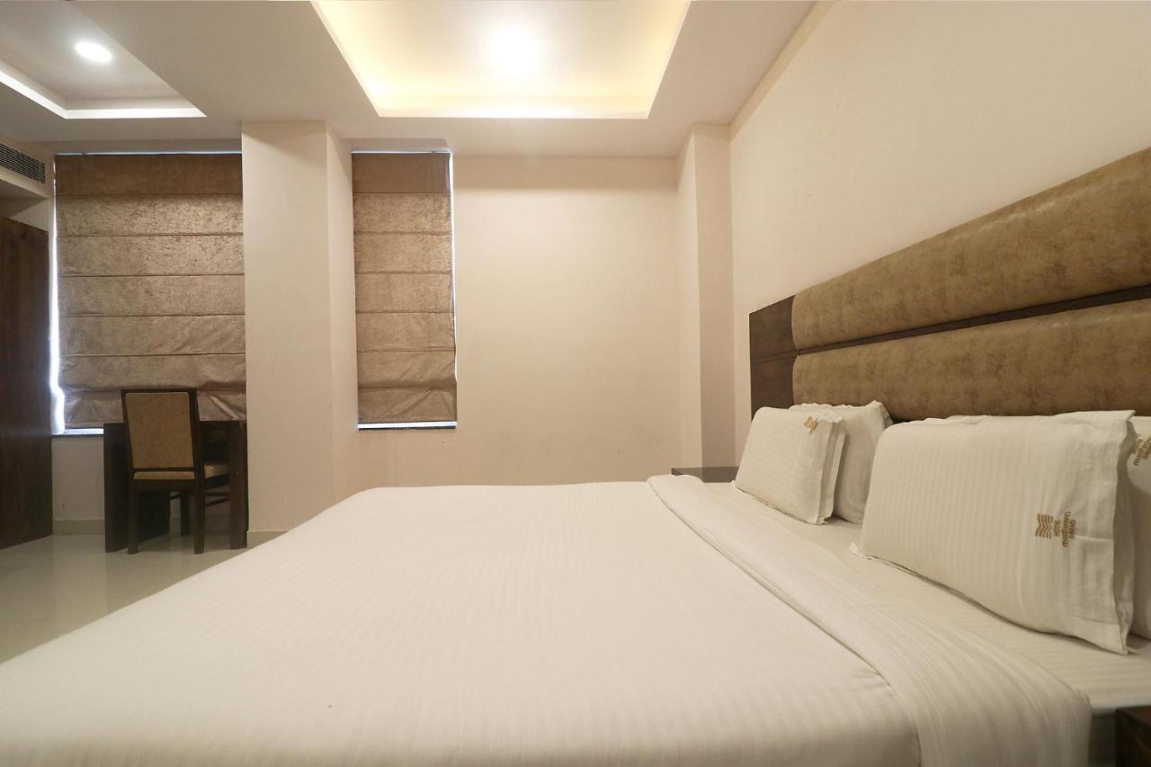 Fabhotel Mid Town Grand Panchkula Eksteriør billede