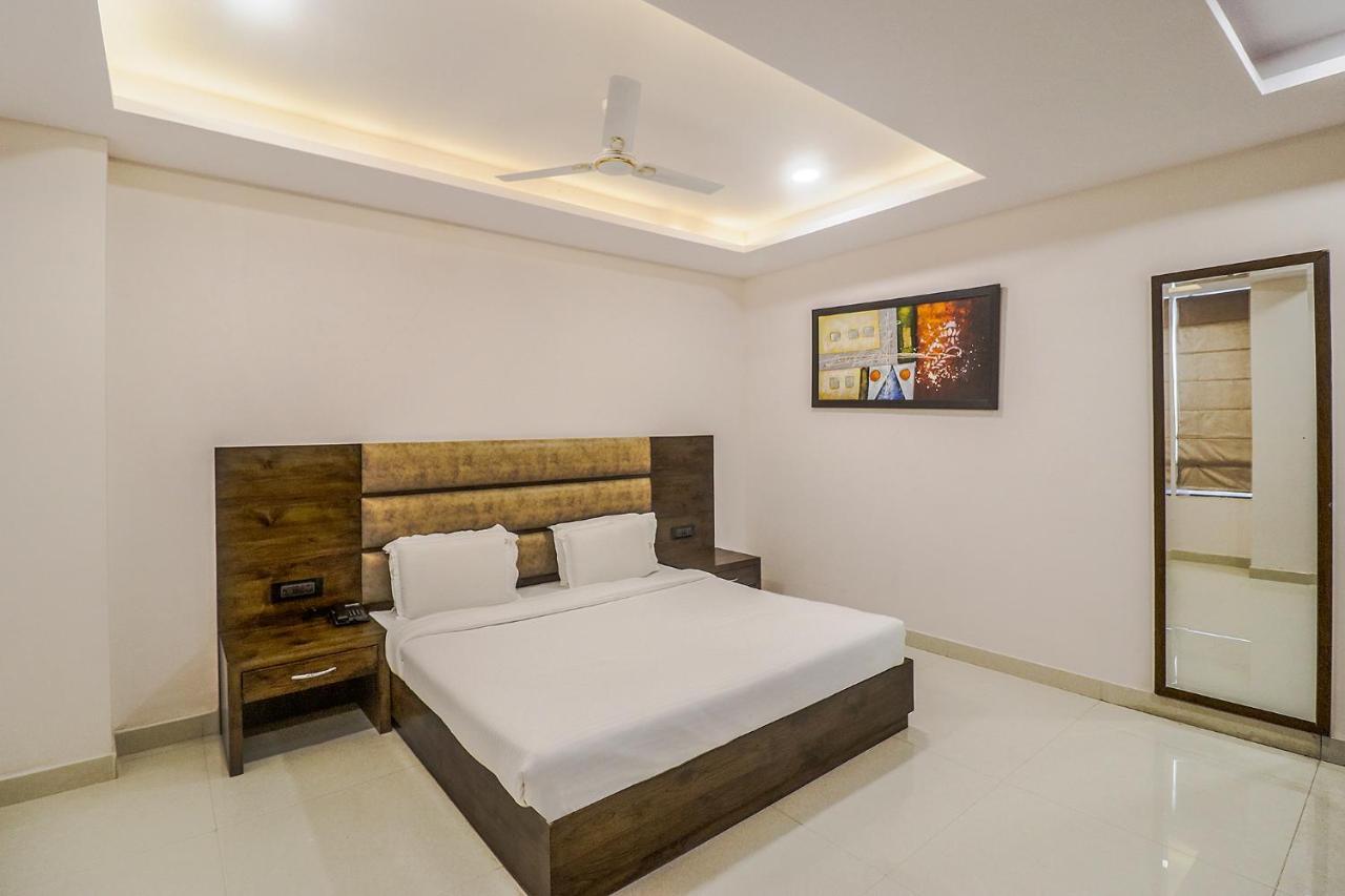 Fabhotel Mid Town Grand Panchkula Eksteriør billede