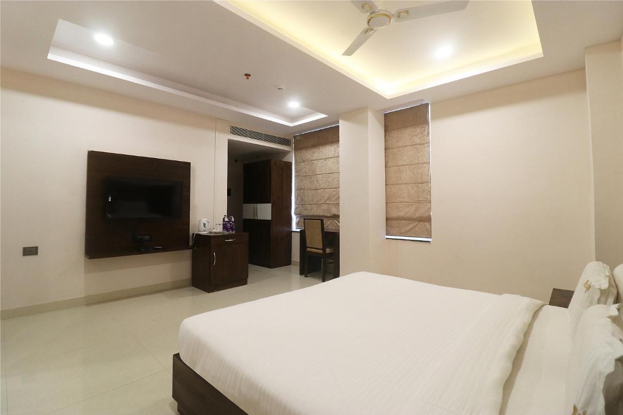 Fabhotel Mid Town Grand Panchkula Eksteriør billede