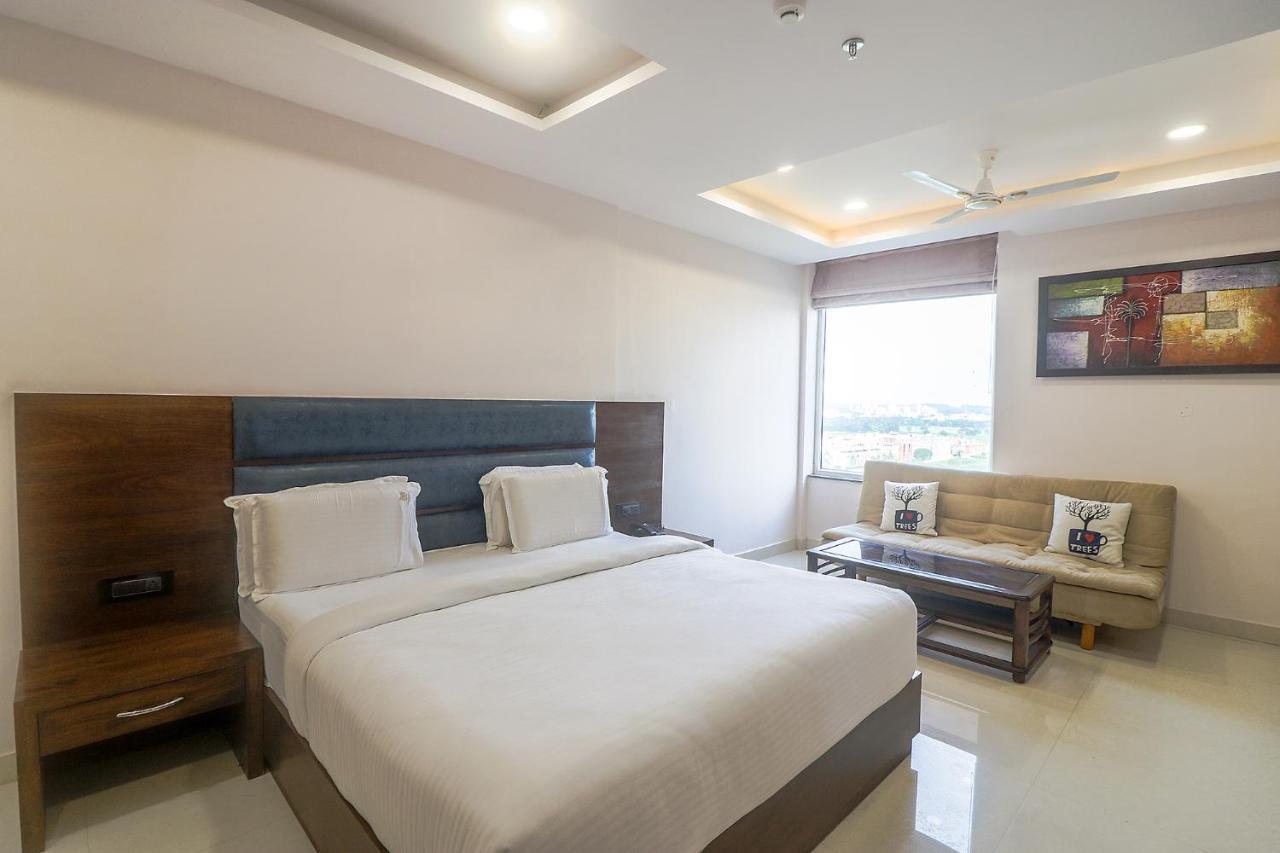 Fabhotel Mid Town Grand Panchkula Eksteriør billede