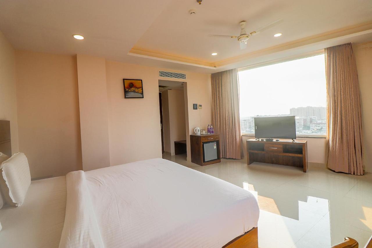 Fabhotel Mid Town Grand Panchkula Eksteriør billede