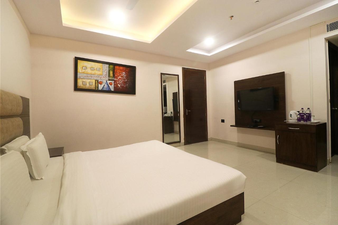 Fabhotel Mid Town Grand Panchkula Eksteriør billede