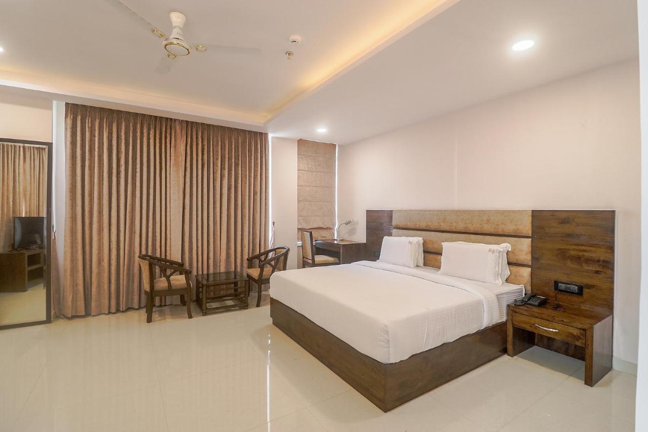 Fabhotel Mid Town Grand Panchkula Eksteriør billede
